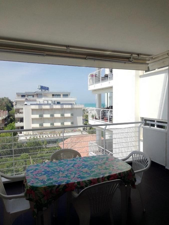 Riviera Palace Giulianova: Beachfront In Location Apartment