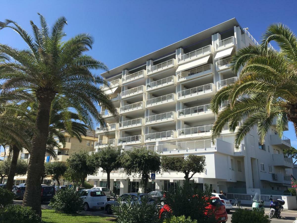 Apartment Riviera Palace Giulianova: Beachfront In Location