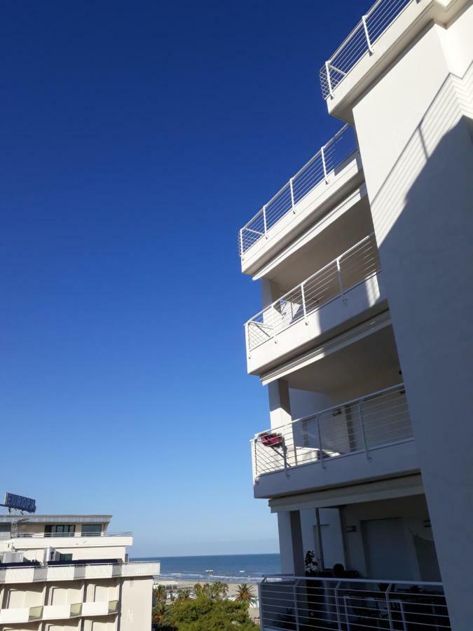 Fronte Mare-centrale-riviera Palace-giulianova-apartment-affitti Solo Da Sabato A Sabato Appartement