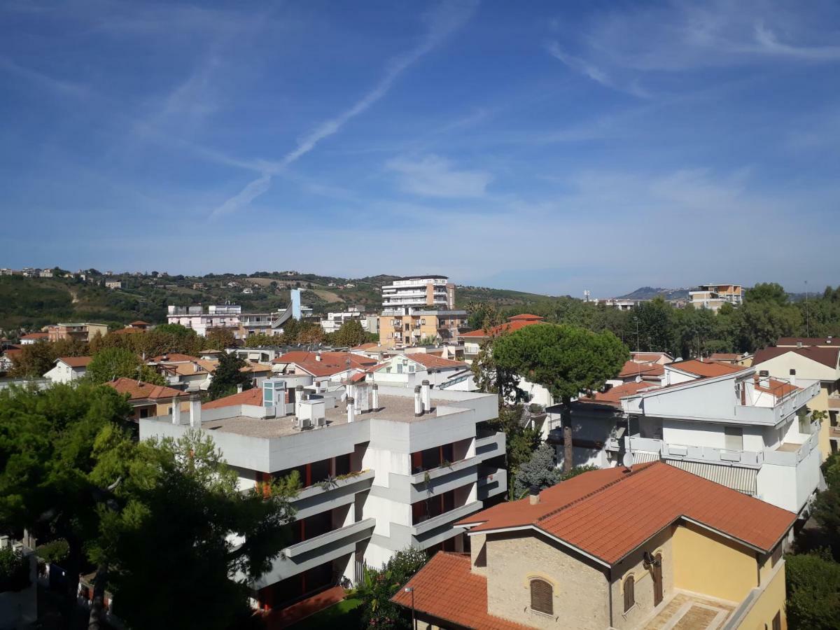 Riviera Palace Giulianova: Beachfront In Location Apartment *