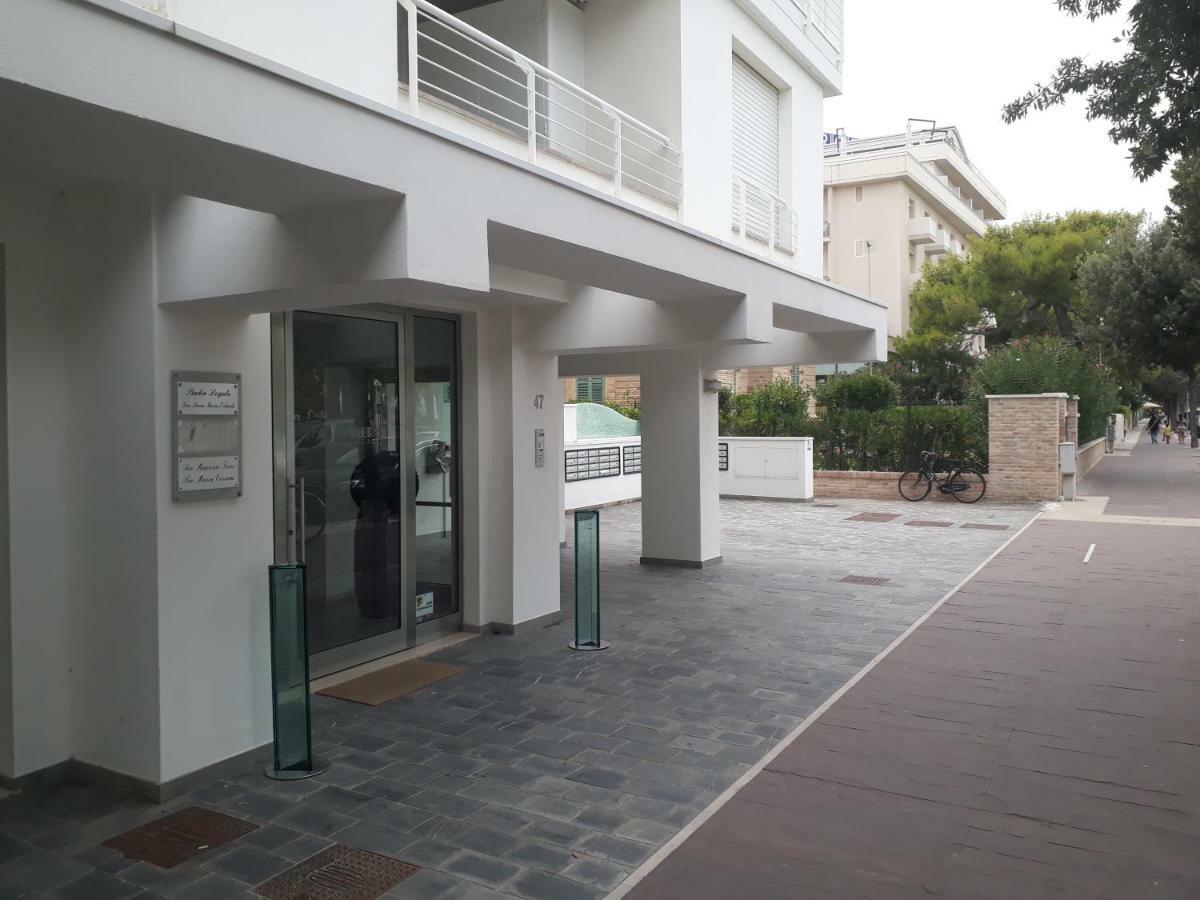 Riviera Palace Giulianova: Beachfront In Location Apartment